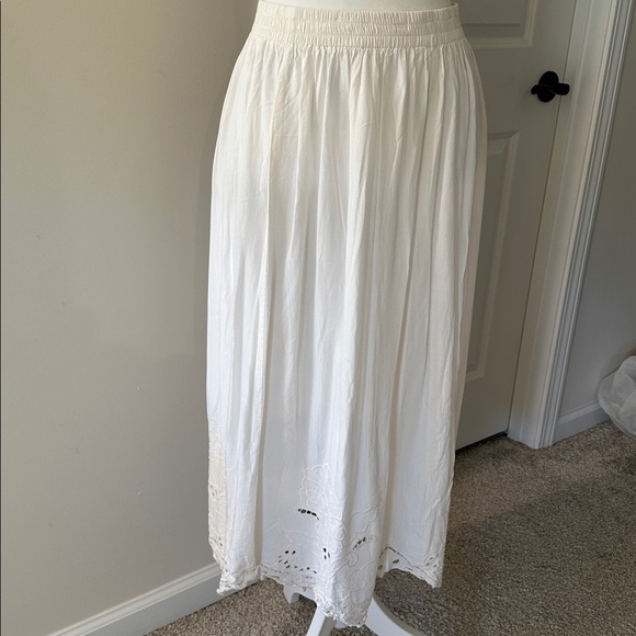 Vintage M.P.H White Embroidered Eyelet Lace Maxi Skirt. Size 1X - Picture 2 of 4